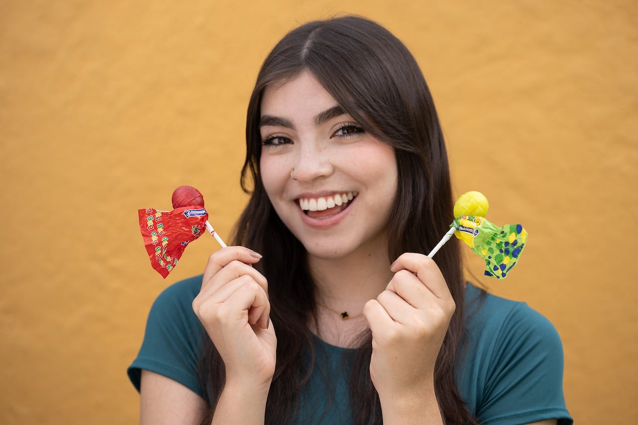 El valor de la sostenibilidad para el consumidor: Detrás de cada producto Colombina, como estas icónicas paletas, existe una estrategia de sostenibilidad que abarca desde la reducción de huella de carbono hasta el impacto positivo en las comunidades.