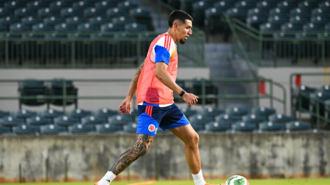 Daniel Muñoz durante el primer entrenamiento de la Selección Colombia en Orlando.