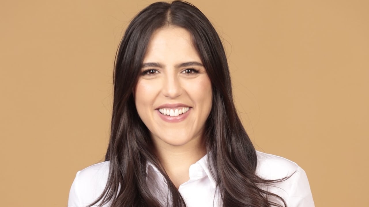Alejandra María Ortega, autora de Cajones Mal Cerrados.