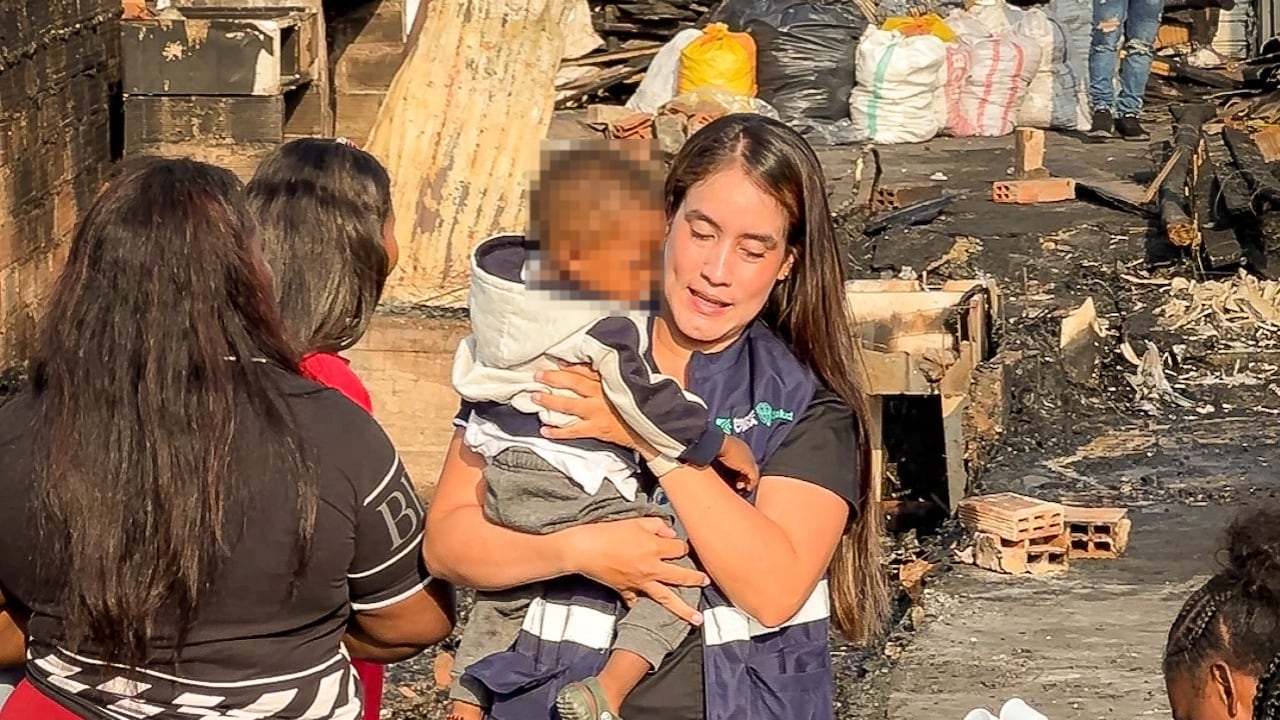 Atención a afectados en incendio Los Lagos