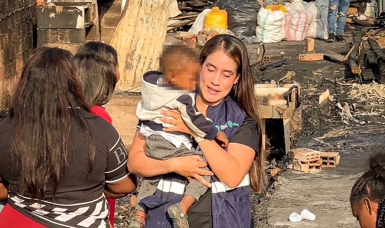 Atención a afectados en incendio Los Lagos