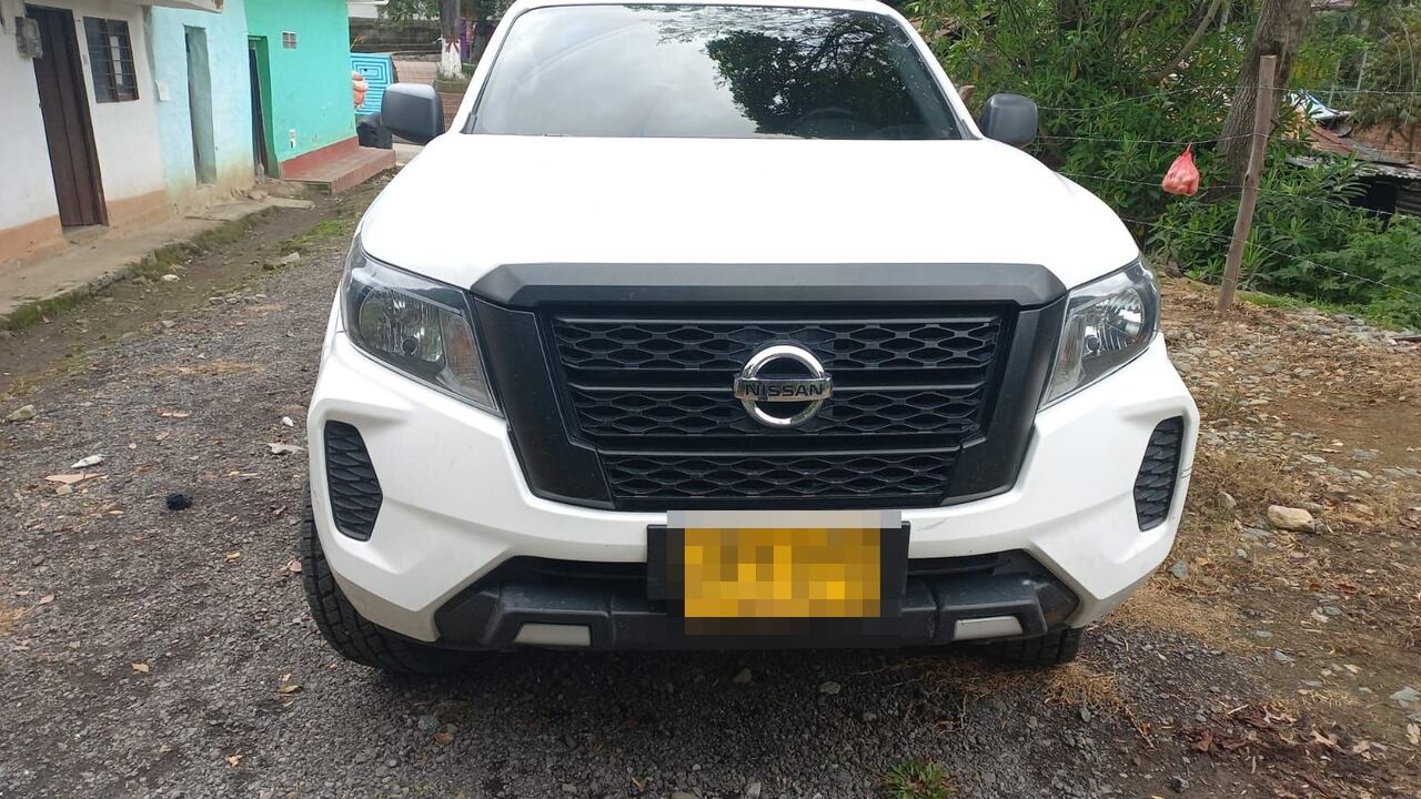 Este fue la camioneta de la UNP recuperada por la Policía luego que sujetos armados asaltara a sus ocupantes en la vía Totoró-Inzá.