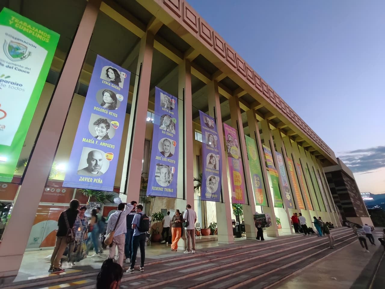 La Biblioteca Departamental Jorge Garces Borrero, hubicada en la Manzana del Saber en Cali. Foto Jorge Orozco.