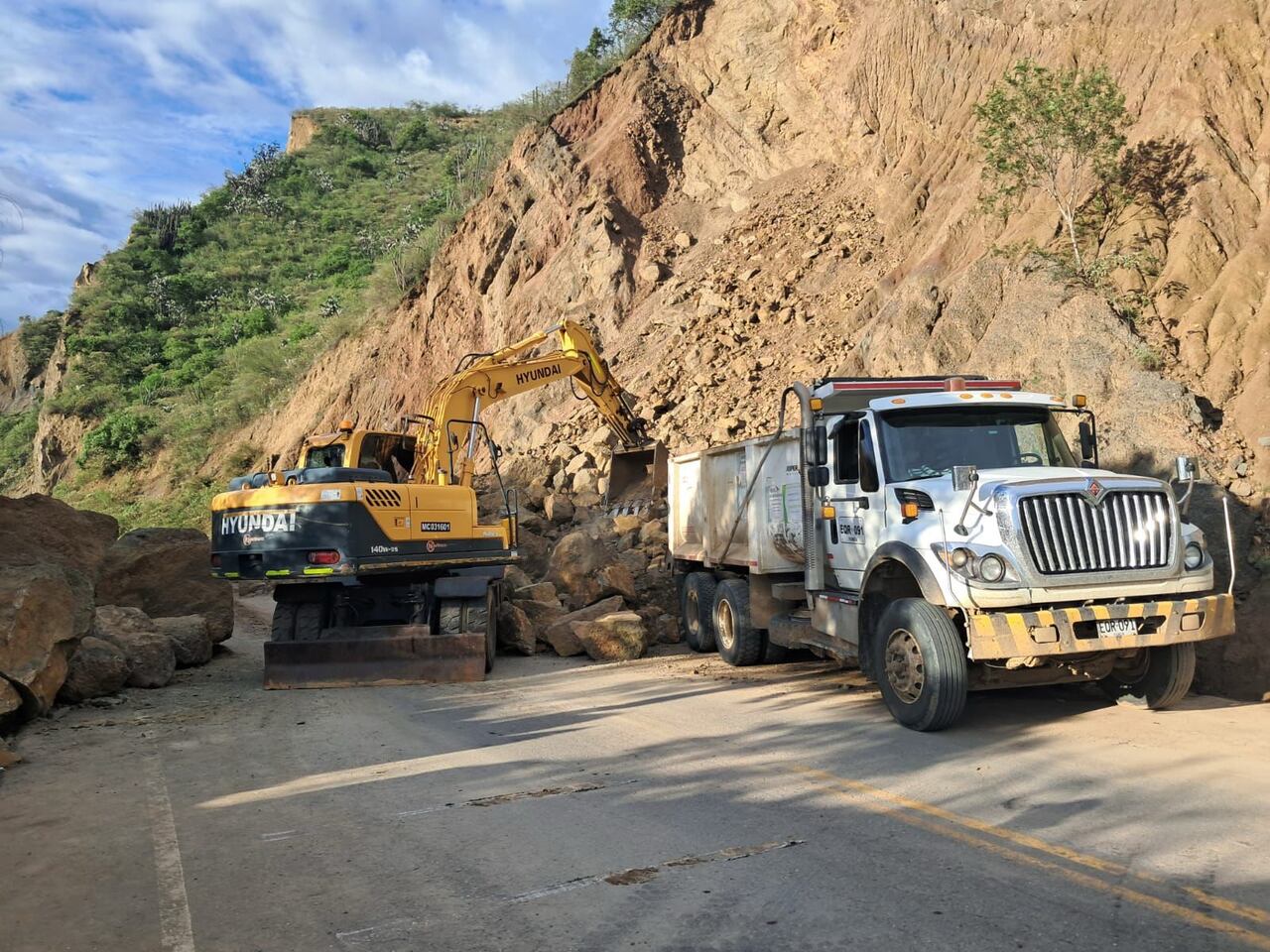 Así avanzan los trabajos en el sector de Mojarras, Mercaderes, de la vía Panamericana hacia el sur del país.