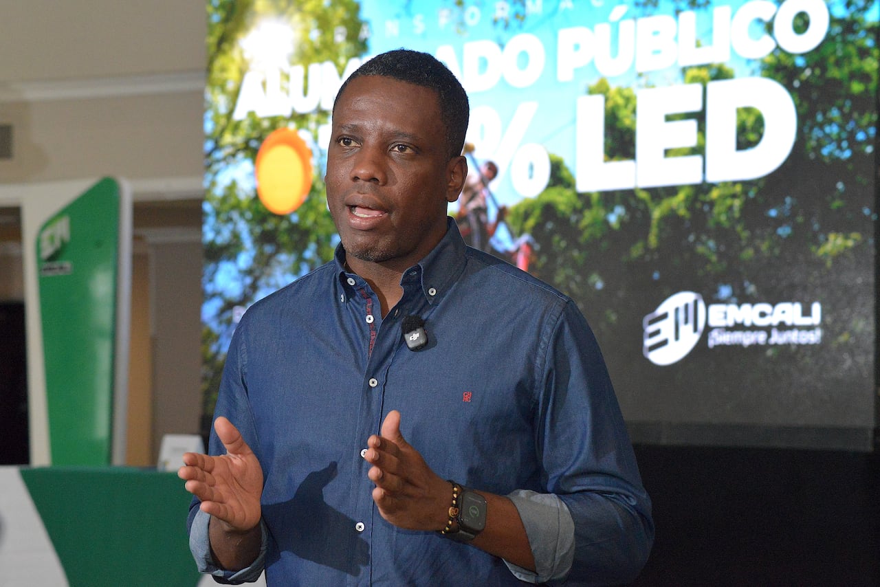 Roger Mina, gerente de Emcali, señaló que la modernización del alumbrado público con tecnología LED es una apuesta estratégica para el futuro de Cali y se ejecutará con acompañamiento de organismos de control.