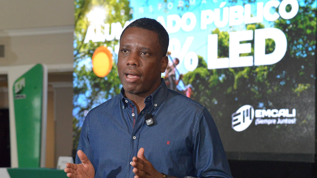 Roger Mina, gerente de Emcali, señaló que la modernización del alumbrado público con tecnología LED es una apuesta estratégica para el futuro de Cali y se ejecutará con acompañamiento de organismos de control.