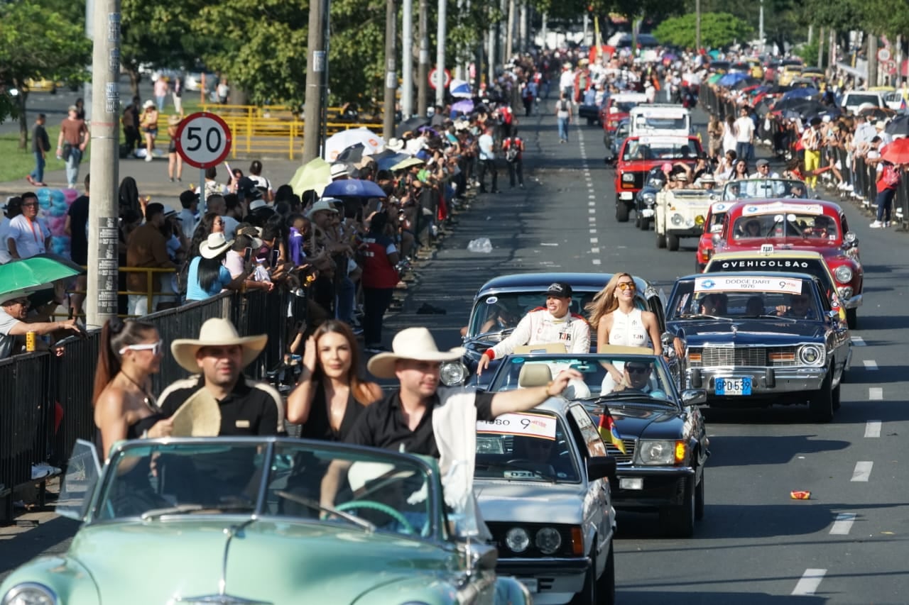 Desfile de Autos Clásicos y Antiguos 2025.