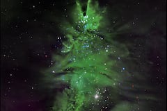Esta imagen del espacio semejante a un árbol de Navidad fue difundida por la NASA.