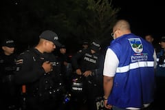 Un amplio despliegue de las autoridades locales se registró en el sector de Navarro para dar cumplimiento a una orden judicial que exige la restitución de una servidumbre de energía.
