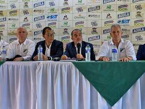Este miércoles 19 de julio se realizó la presentación oficial del técnico Jaime De La Pava como nuevo entrenador del Deportivo Cali. El entrenador barranquillero llega en reemplazo del santandereano Jorge Luis Pinto, quien no pudo llegar a un acuerdo con el club en algunos aspectos. Fotos Raúl Palacios / EL País / 19 de Julio del 2023 Cali.