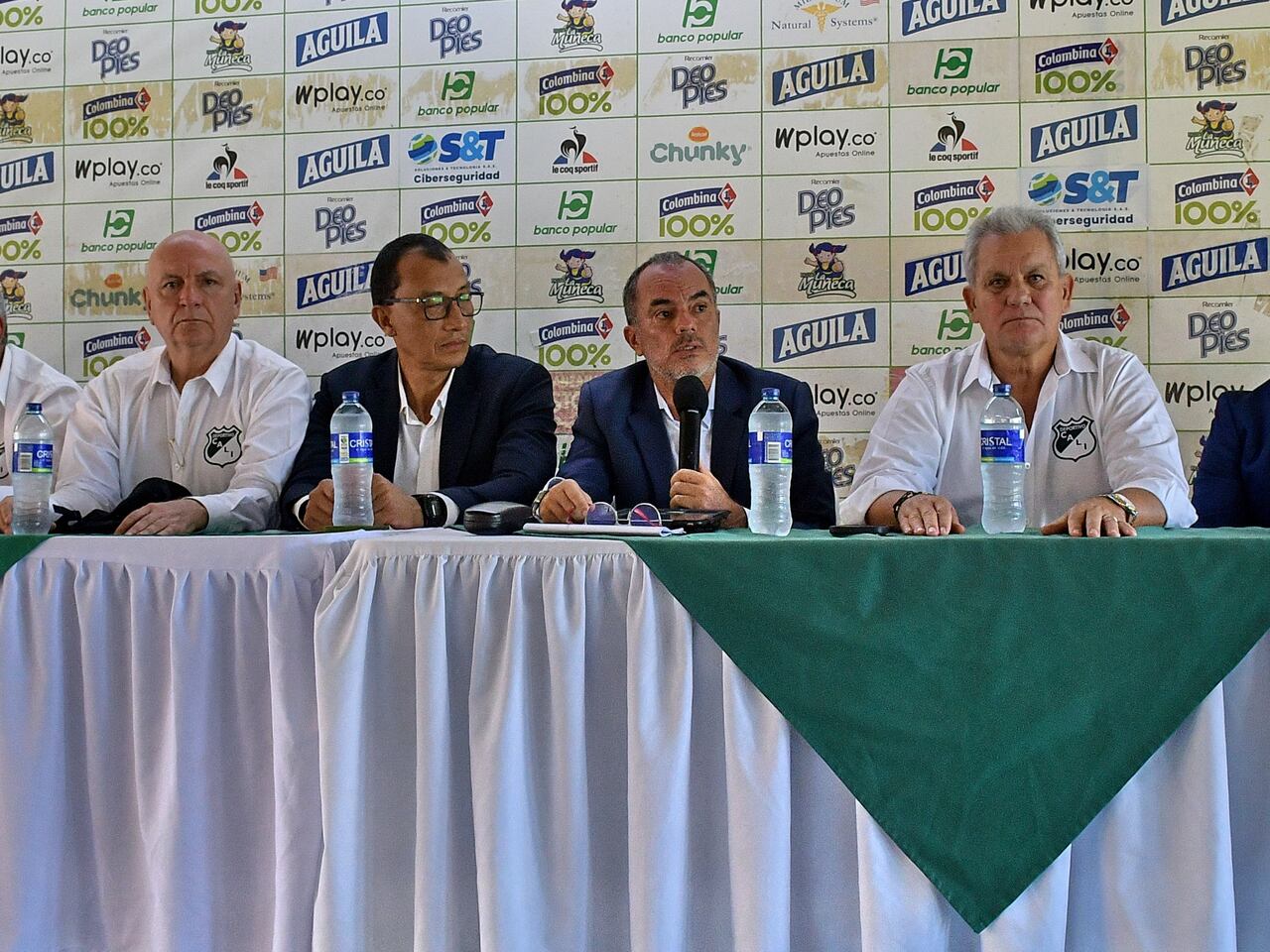 Este miércoles 19 de julio se realizó la presentación oficial del técnico Jaime De La Pava como nuevo entrenador del Deportivo Cali. El entrenador barranquillero llega en reemplazo del santandereano Jorge Luis Pinto, quien no pudo llegar a un acuerdo con el club en algunos aspectos. Fotos Raúl Palacios / EL País / 19 de Julio del 2023 Cali.