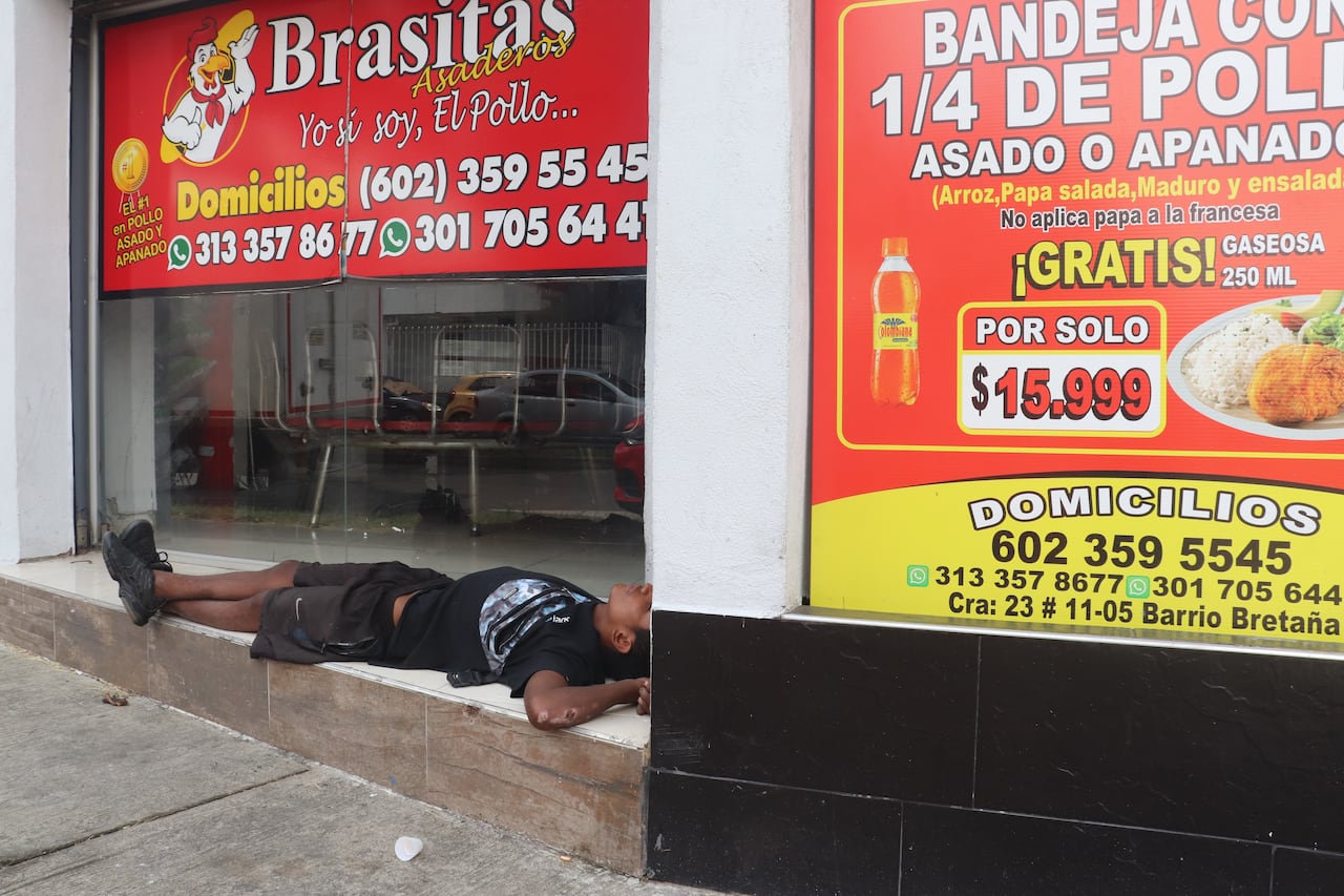 El País denuncia, los vecinos del barrio Bretaña se quejan por la llegada de habitantes de calle a su barrio lo que ha aumentado la inseguridad y las basuras en el sector.