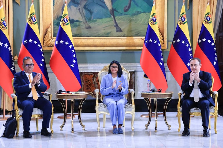 Delcy Rodríguez firma Memorando de Entendimiento con autoridades de General Electric Vernova
