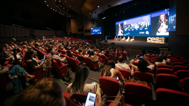 Líderes empresariales internacionales se reúnen en Cali para conversar sobre el papel del sector empresarial ante los retos del país, la resiliencia organizacional, la transformación y el futuro del gobierno corporativo.