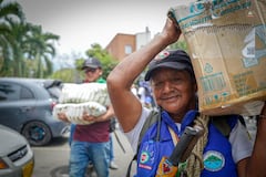 Desde el Proceso de Mujeres CRIC se dispuso una olla comunitaria para compartir alimento y fortalecer a rescatistas, voluntarios, familias afectadas y a todas las personas que hacen parte de esta Minga por la Vida.