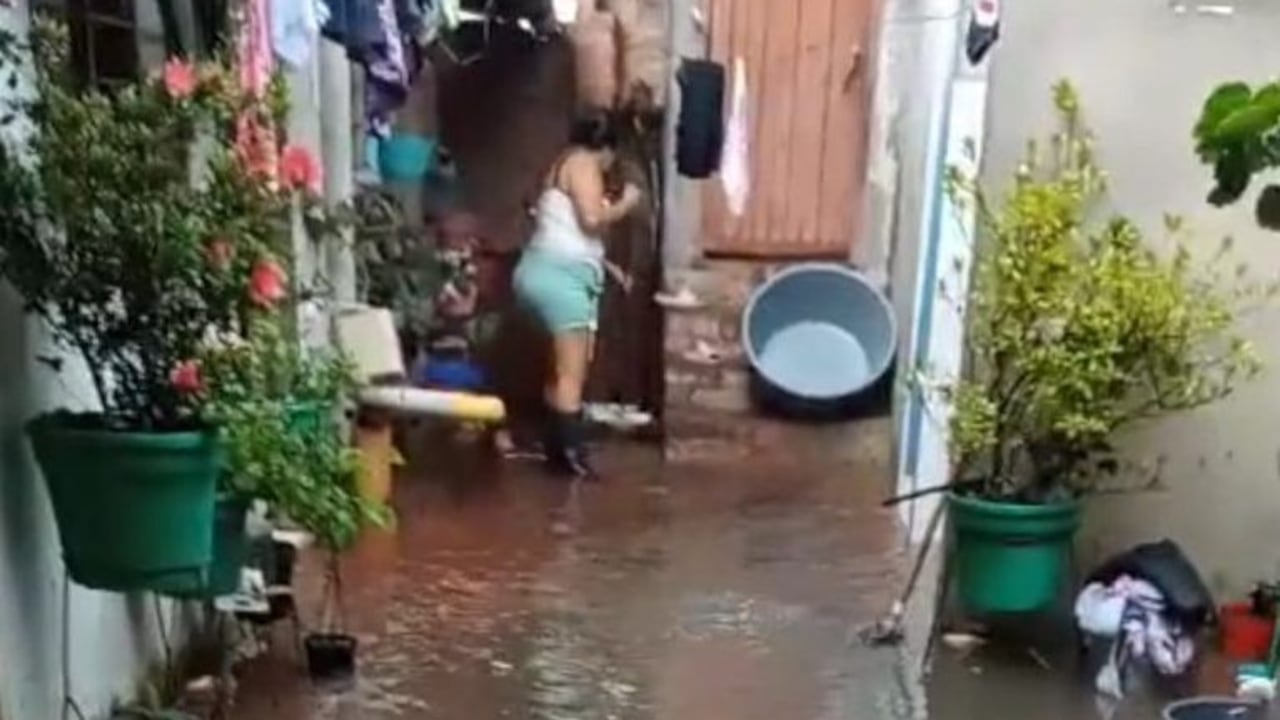 Las comunidades de El Bordo fueron los encargados de atender esta emergencia, la cual dejó solo pérdidas económicas.