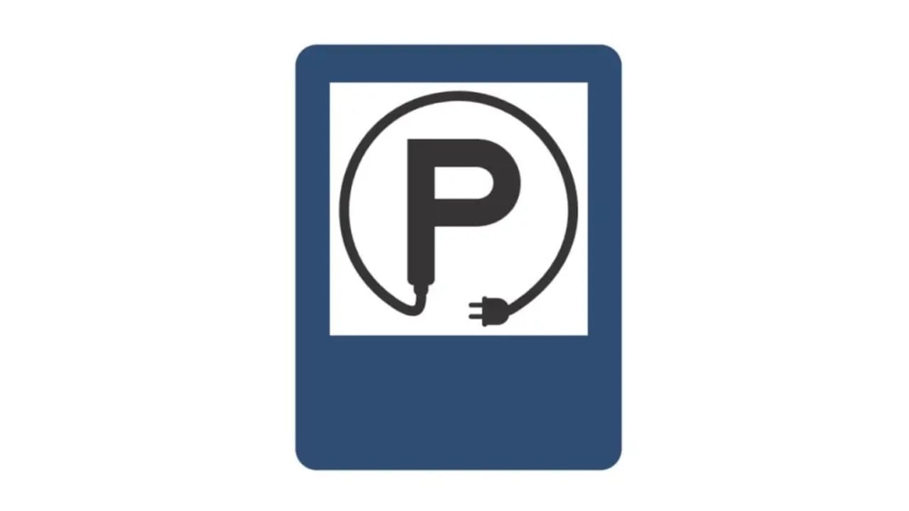 La señal “P con un cable” indica zonas de estacionamiento exclusivo para vehículos eléctricos.