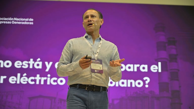 Andeg, Alejandro Castañeda