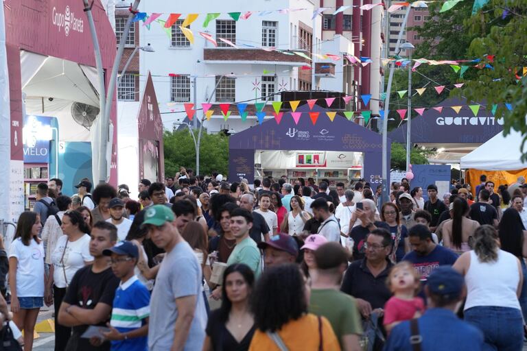 FIL Cali 2025 contó con el respaldo de la Gobernación del Valle del Cauca, el Ministerio de las Culturas, las Artes y los Saberes, más de 15 universidades del país y empresas nacionales y regionales, consolidando un modelo de alianza entre lo público, lo privado y la academia.