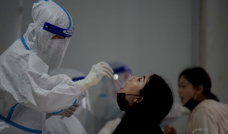 En Pekín se llevan a cabo pruebas masivas para detectar el covid-19
