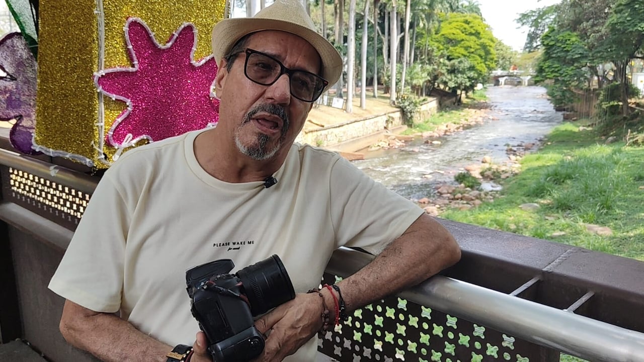 Áymer Álvarez disfruta del ambiente festivo y musical que brinda la Sucursal del Cielo y de la salsa.