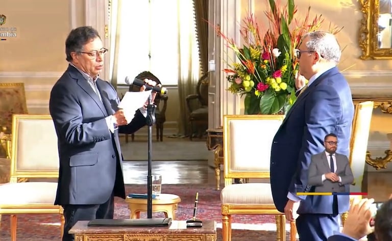 Presidente Gustavo Petro y el nuevo magistrado Miguel Polo Rosero
