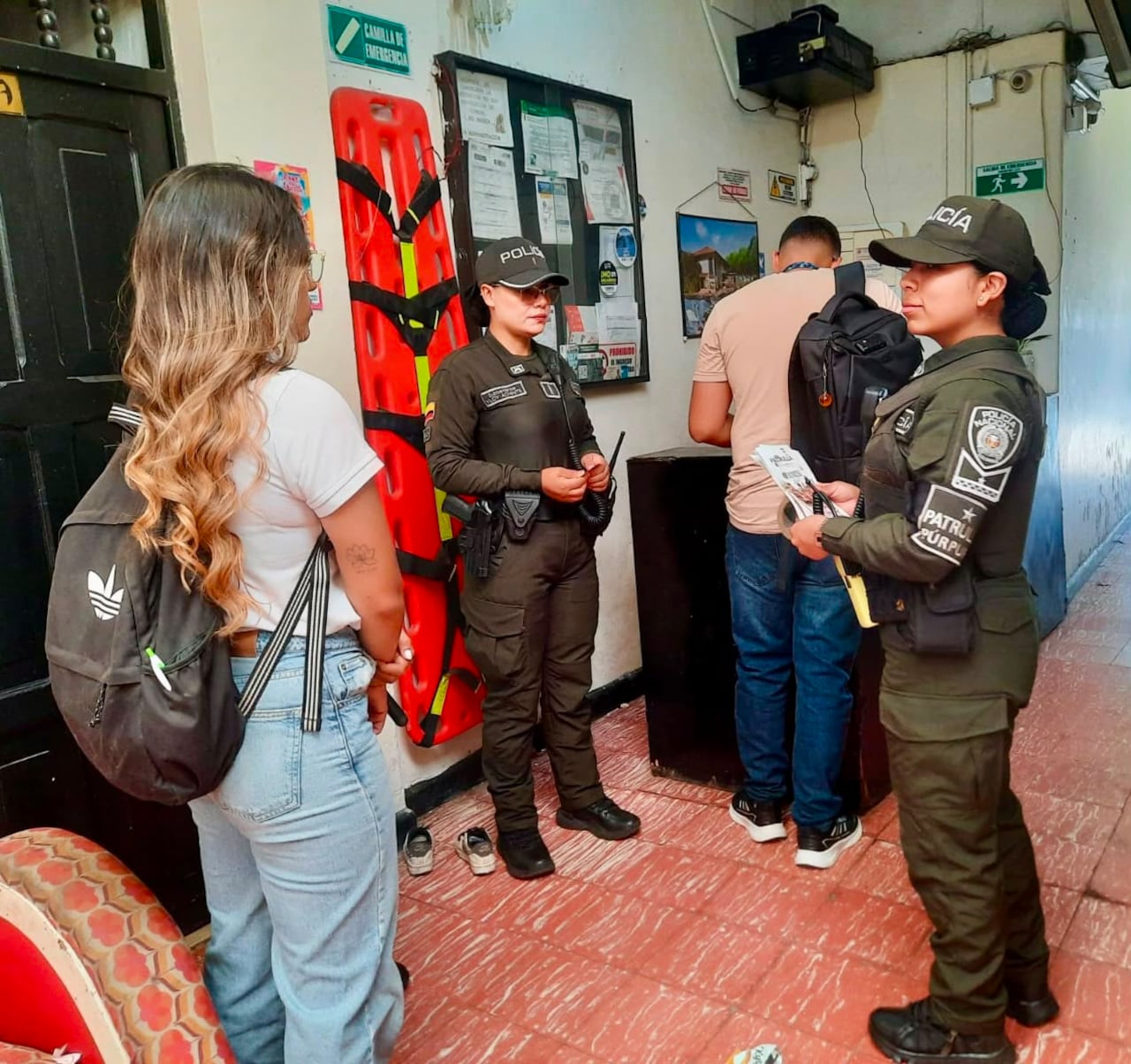 La Alcaldía de Popayán y la Policía Metropolitana reiteran el llamado a la ciudadanía para denunciar cualquier hecho que ponga en riesgo a la niñez y juventud, y reafirma su compromiso con una ciudad segura, ordenada y respetuosa de los derechos humanos.
