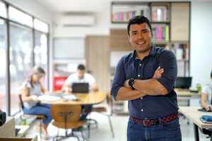 Cali: NO USAR. SOLO CUADERNILLO INSTITUCIONAL Informe educación. Iniciativas de jóvenes universitarios. Arquitecto Felipe Lerma y su prototipo de vivienda.