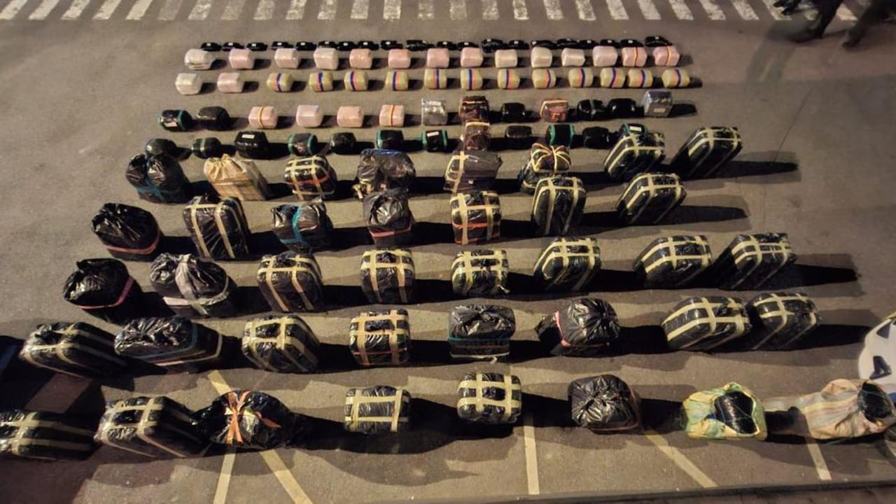 El camión fue interceptado con 1.546 kilos de marihuana en vía Cali – Andalucía.