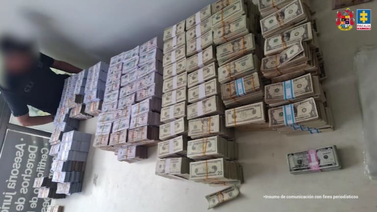 Son señaladas de comercializar pesos colombianos y mexicanos, dólares y euros falsos por redes sociales