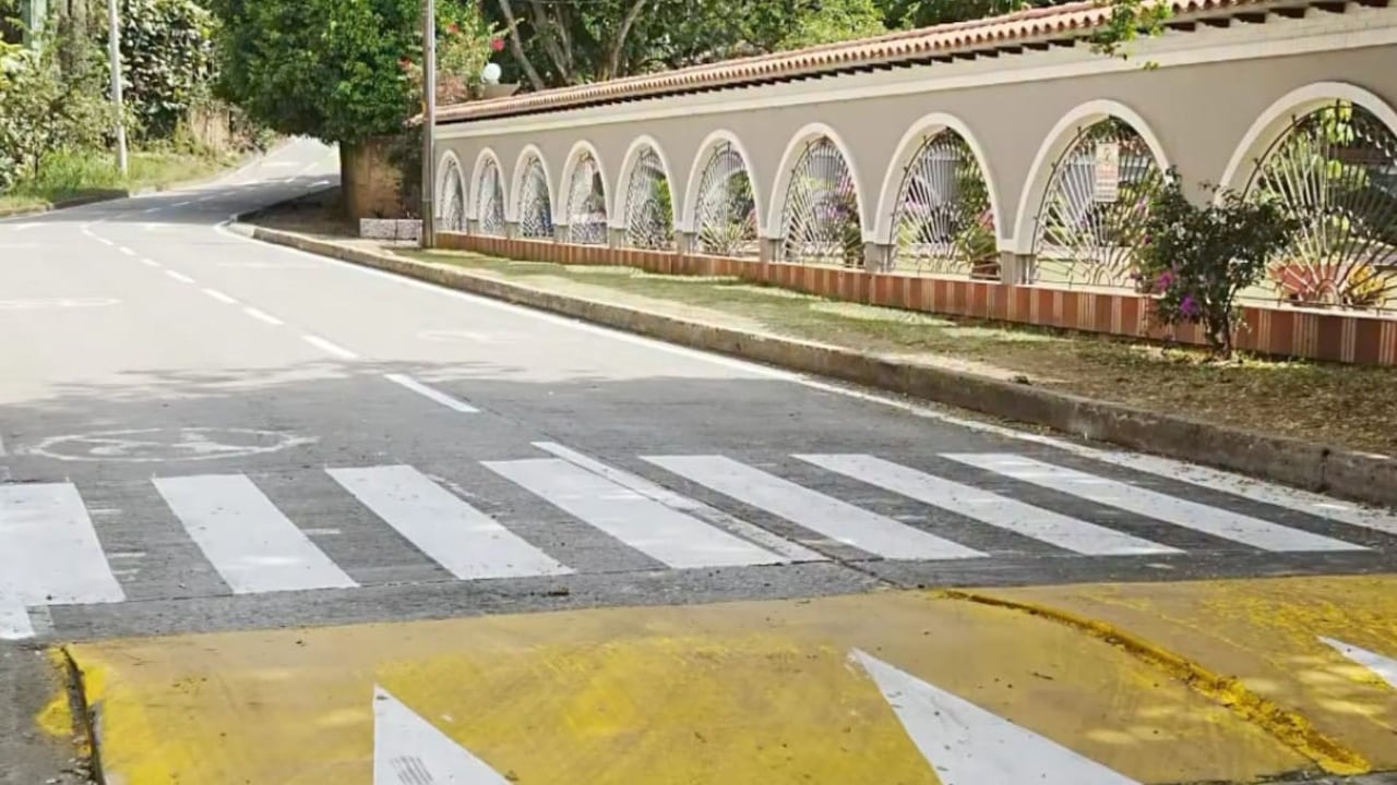 Este cambio consiste en convertir la vía bidireccional en una de sentido único.