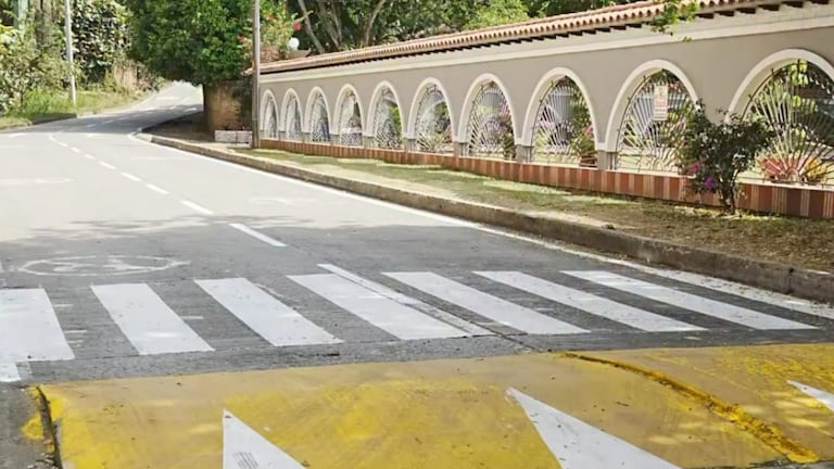 Este cambio consiste en convertir la vía bidireccional en una de sentido único.