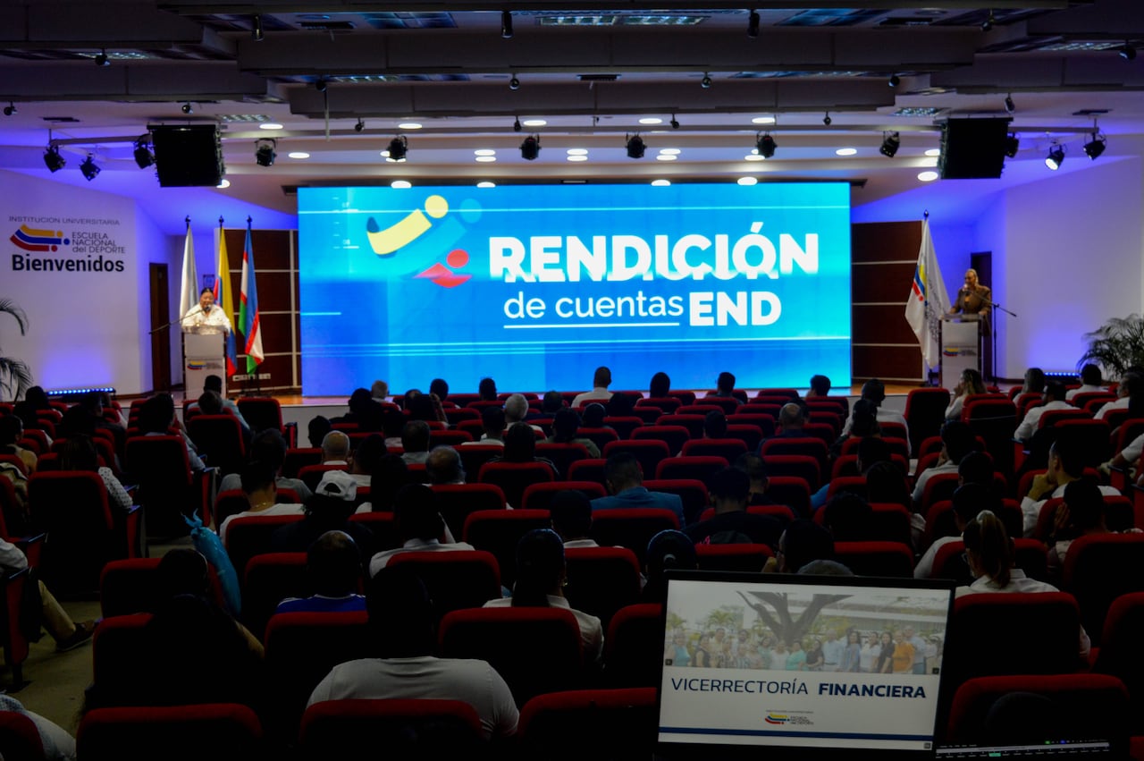 Escenario principal de la Audiencia Pública de Rendición de Cuentas 2025, donde la IUEND socializó sus avances en calidad académica, investigación e innovación digital.