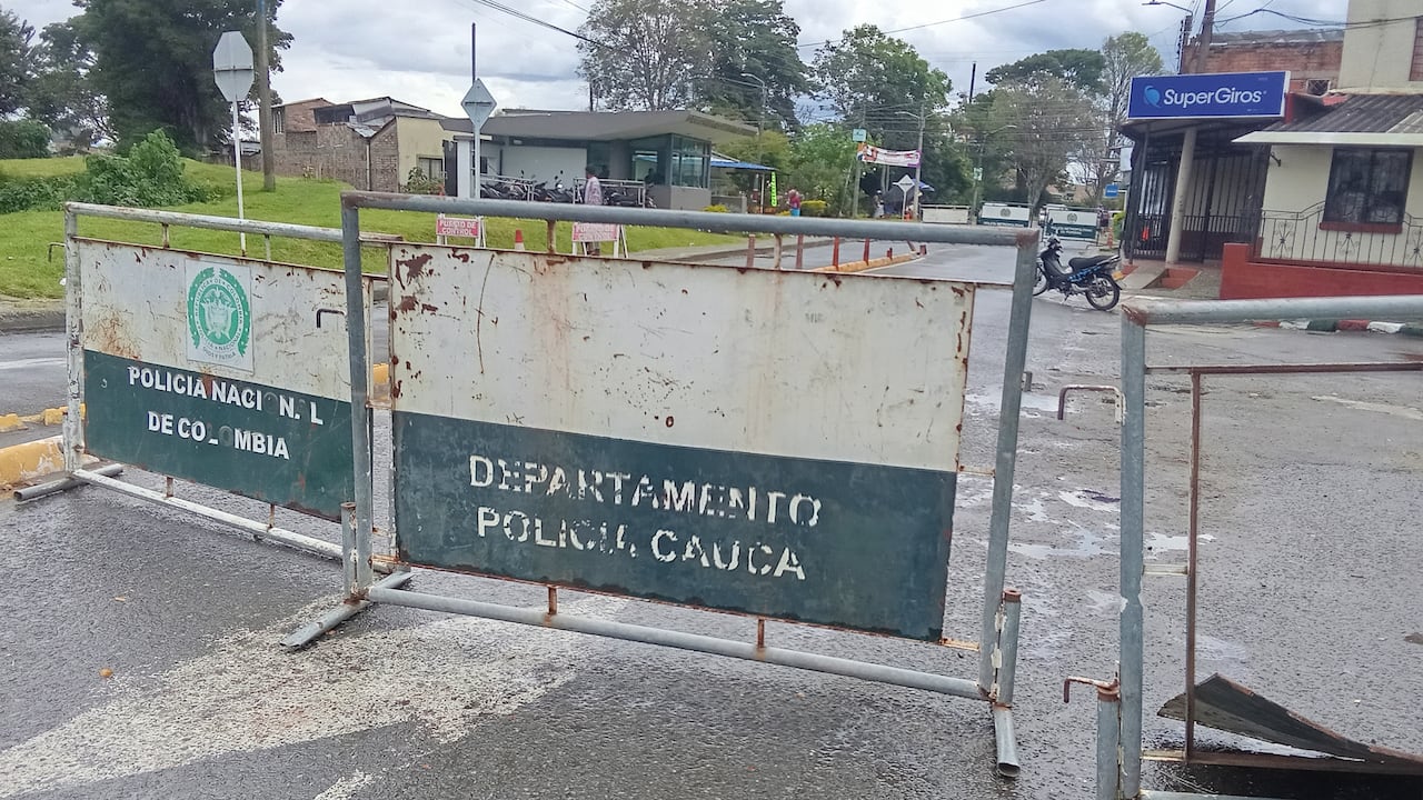 Ya es un constante que tras los recientes golpes militares contra las disidencias de las Farc en el Cauca, las autoridades reforzaron las medidas de seguridad ante posibles retaliaciones de grupos armados ilegales en varios municipios del departamento.