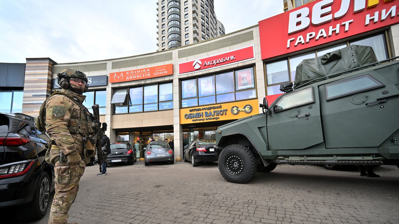 A special team police officer attends outside a supermarket following a shooting in Kyiv on April 18, 2026. A gunman opened fire in Kyiv on April 18, 2026, killing at least five people, wounding others and taking hostages at a supermarket before being killed during an arrest attempt, officials said. Ukrainian President said that at least five people were dead and 10 hospitalised with wounds and trauma after the shooting in a residential district of the capital. (Photo by Sergei SUPINSKY / AFP)