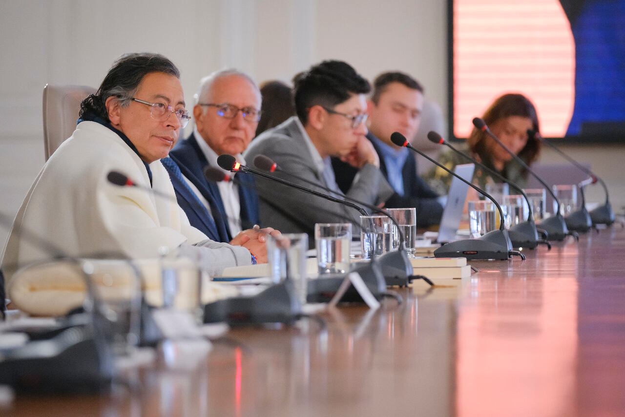 El presidente, Gustavo Petro, y Guillermo Alfonso Jaramillo, ministro de Salud, el 24 de junio de 2025 en el consejo de ministros adelantado en la Casa de Nariño, en Bogotá