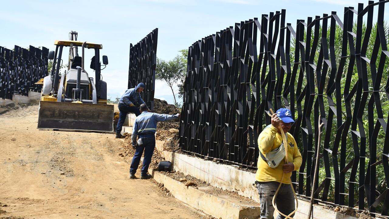 Cali: Cercamiento del parque Corazón de Pance en un 95% listo, con características metálica y con visual al interior del parque, solo falta los ingresos. Obras en el parque, mirador o estación La Vorágine. foto José L Guzmán. El País