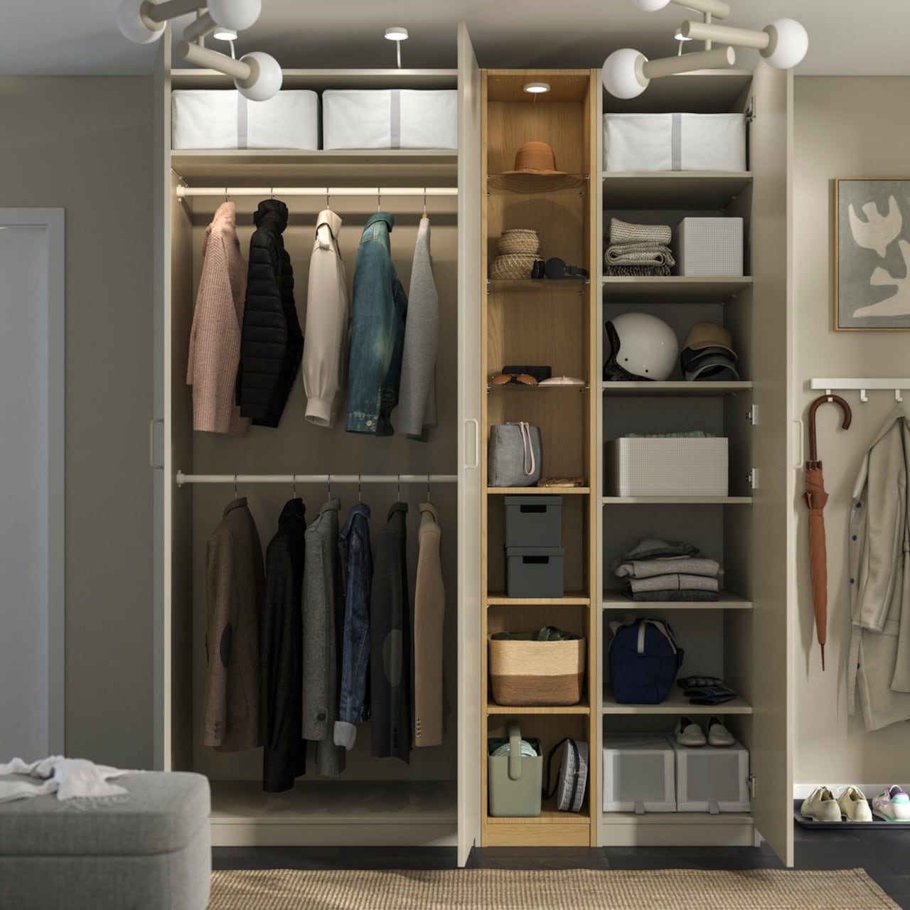 En la parte de arriba del clóset puede ubicar lo que no use tan habitualmente. Organice por tipo de prenda y color. Y guarde ropa interior y camisetas en organizadores. Cuelgue lo que usa con mayor frecuencia.