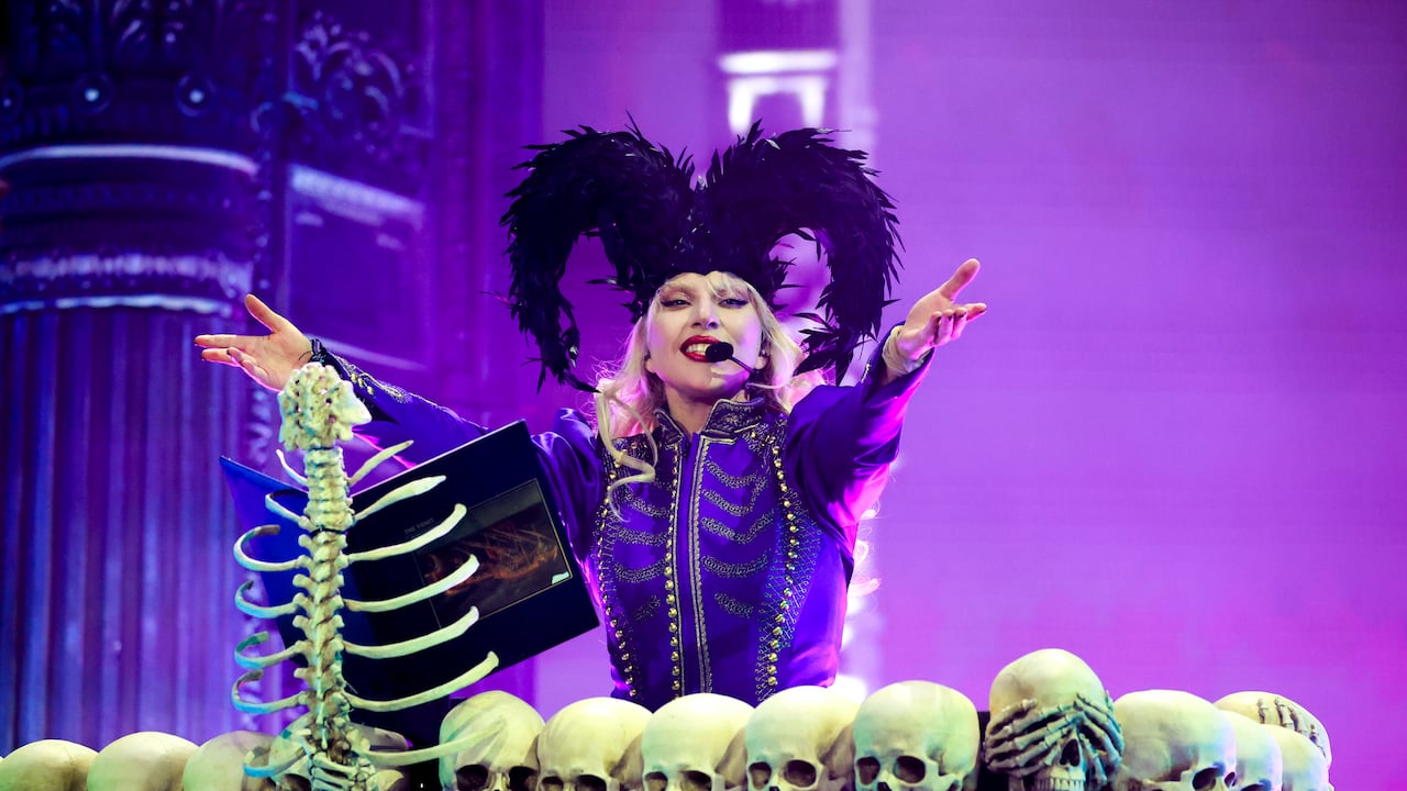 Lady Gaga se presenta en el escenario Coachella durante el Festival de Música y Artes del Valle de Coachella 2025