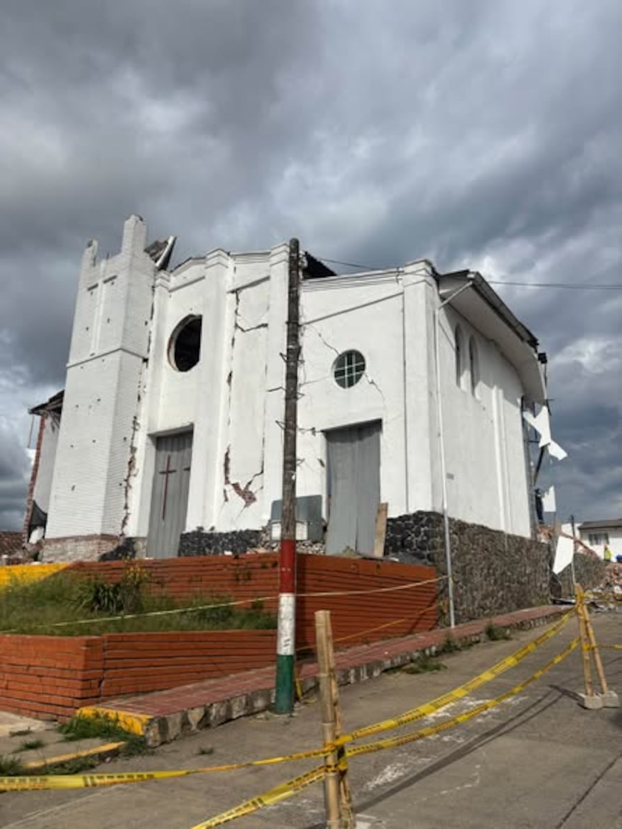 Tras el terremoto, así había quedado la iglesia en La Cumbre, Valle del Cauca.