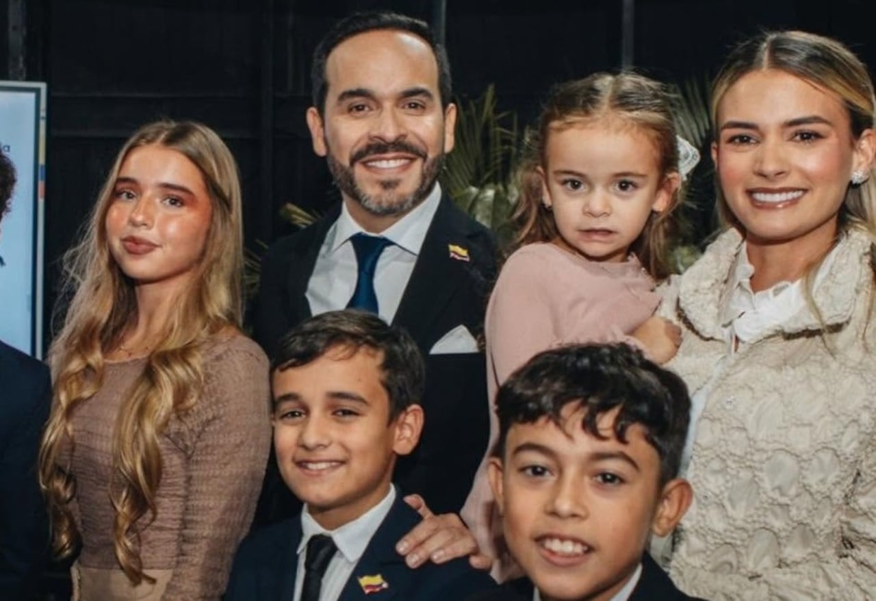 La nueva familia presidencial la componen el presidente Abelardo De La Espriella, su esposa Ana Lucía Pineda y sus cuatro hijos Lucía, Salvador, Filippo y Francesca (Tomada de las redes sociales de ADLE).