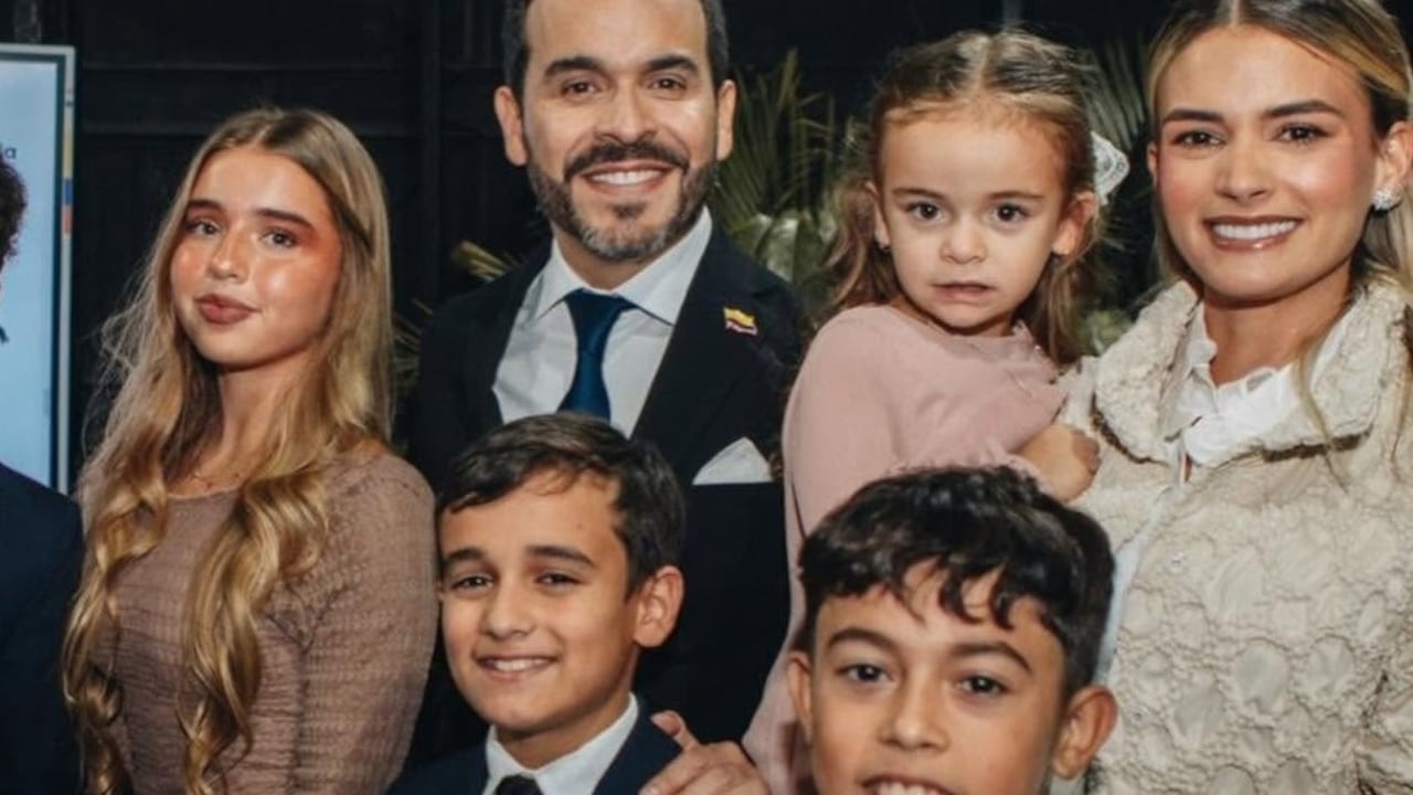 La nueva familia presidencial la componen el presidente Abelardo De La Espriella, su esposa Ana Lucía Pineda y sus cuatro hijos Lucía, Salvador, Filippo y Francesca (Tomada de las redes sociales de ADLE).
