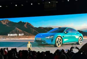 El auto eléctrico Xiaomi SU7 fue presentado en el MWC 2024