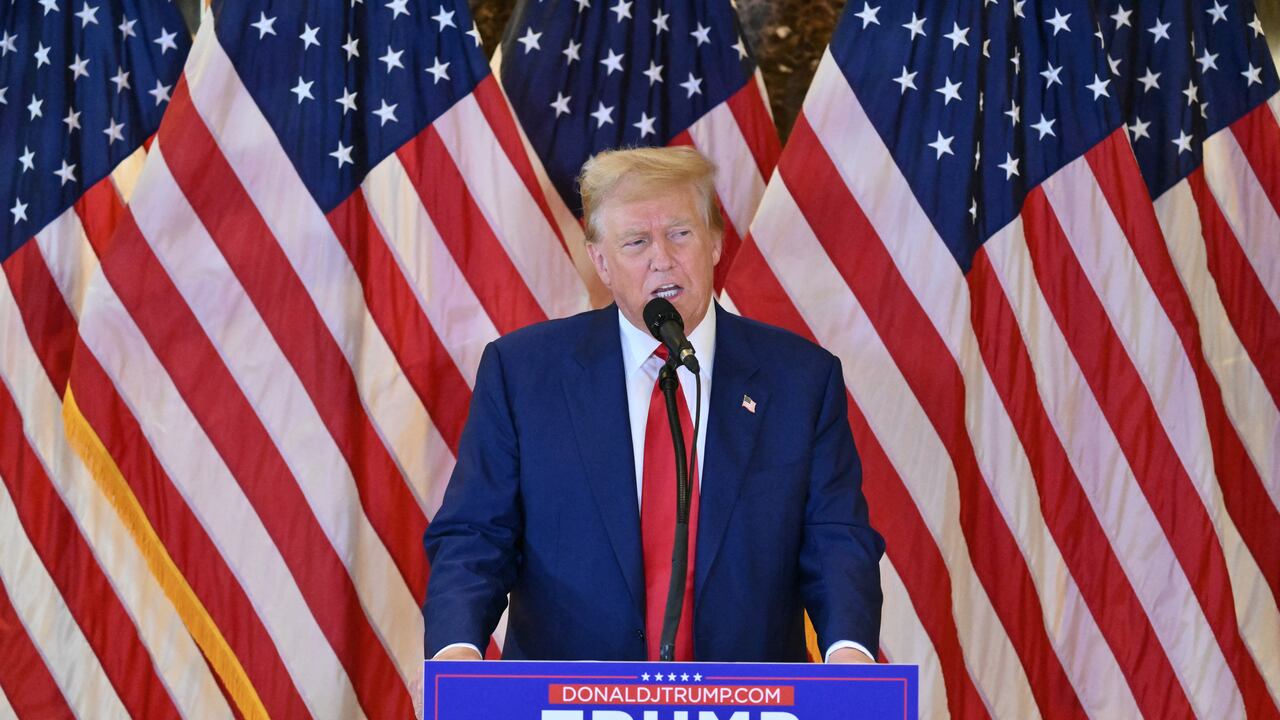 El ex presidente estadounidense y candidato presidencial republicano Donald Trump habla durante una conferencia de prensa después de ser declarado culpable de cargos de dinero secreto en la Torre Trump en la ciudad de Nueva York el 31 de mayo de 2024. Donald Trump se convirtió en el primer ex presidente estadounidense condenado por un delito después un jurado de Nueva York lo declaró culpable de todos los cargos en su caso de dinero secreto, meses antes de unas elecciones en las que aún podría regresar a la Casa Blanca.