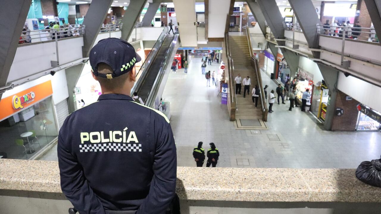 Operativos de la Policía en la Terminal Terreste de Cali por Semana Santa