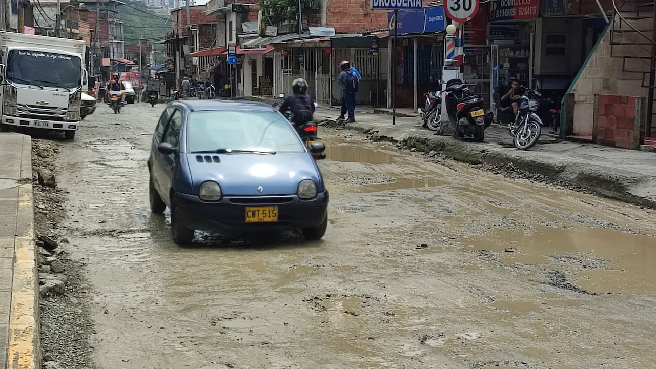 La Secretaría de Infraestructura indica que la obra registra un avance superior al 30 % y que la pavimentación comenzará cuando el terreno cumpla con las condiciones óptimas.