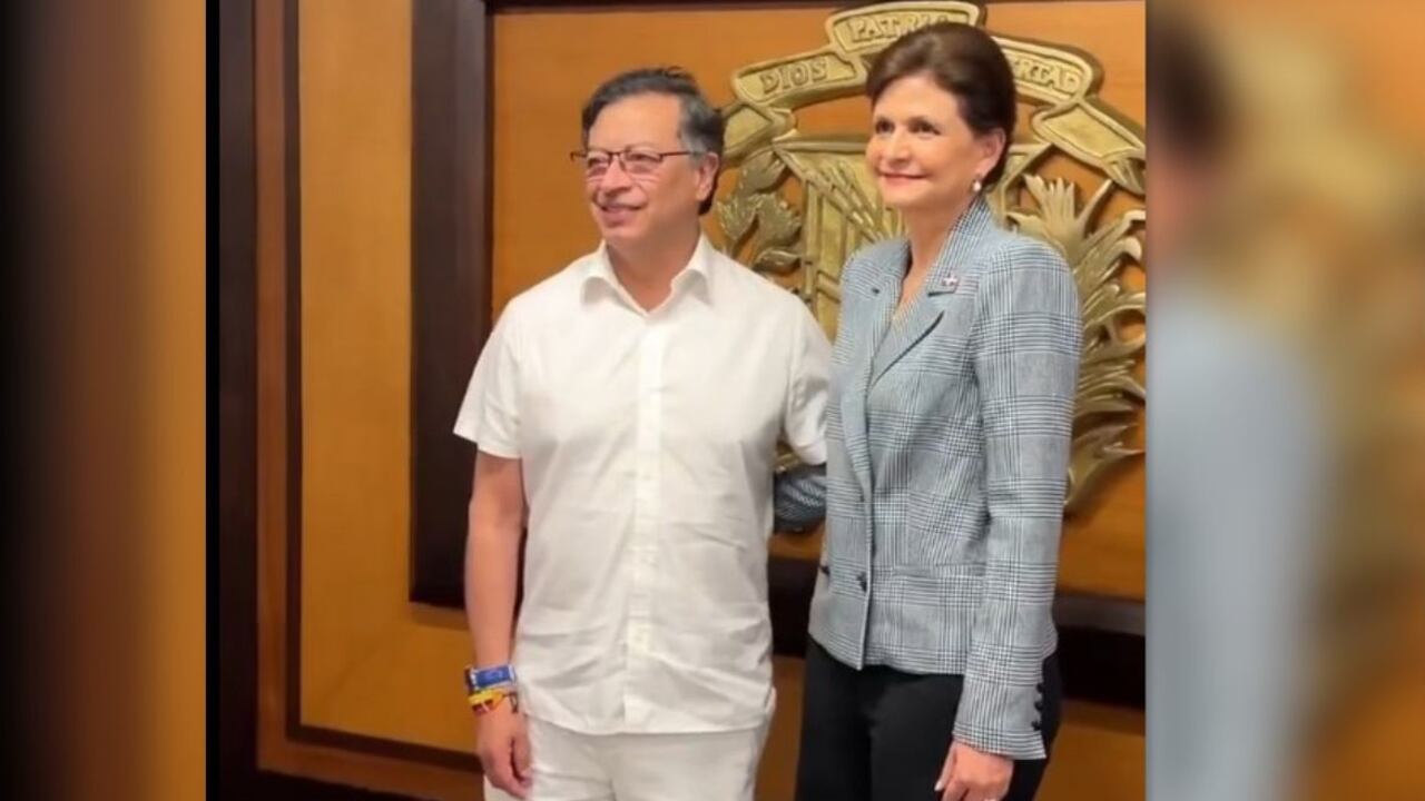 Raquel Peña recibe al presidente Gustavo Petro durante escala
