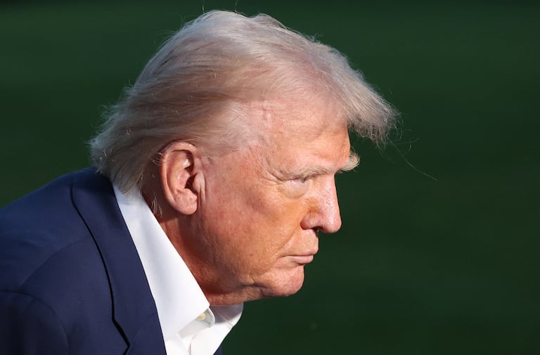 El presidente Donald Trump anunció este domingo aranceles del 100% a películas producidas en el extranjero. (Photo by Alex Wroblewski / AFP)