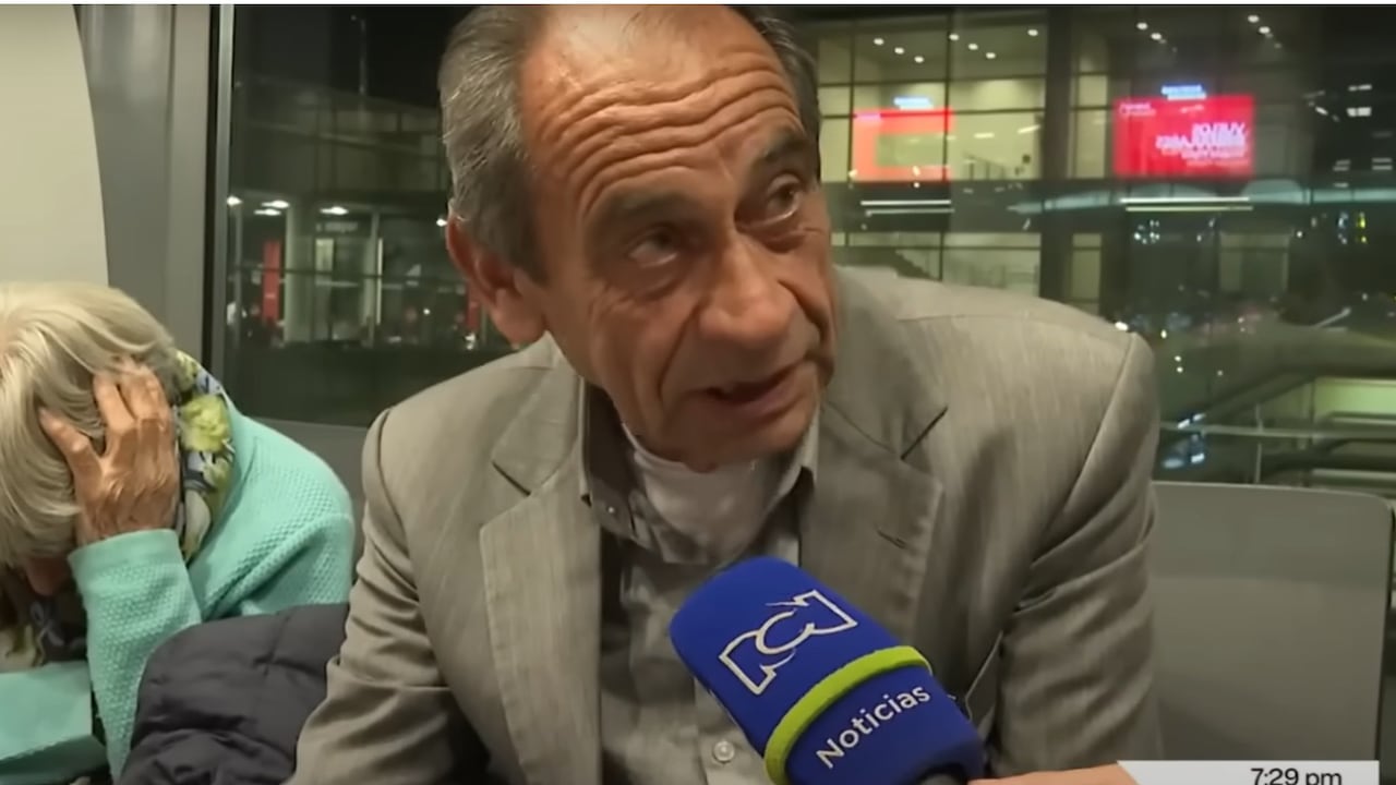 La posición del cuerpo no es la normal para el reposo. Acá estamos sentados, entonces se inflaman las piernas, la circulación de la sangre no es la misma, hay dolores musculares, la columna duele”, dijo Augusto a RCN.