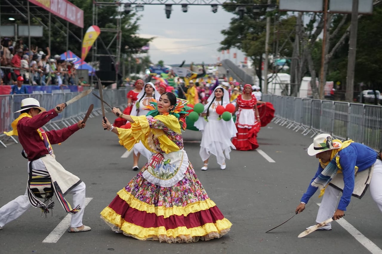 Postal del desfile de la Fiesta de Mi Pueblo de la Feria de Cali 2025, en la tarde de este viernes 26 de diciembre.